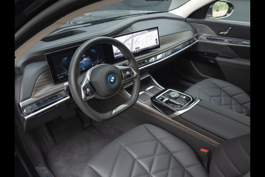 BMW i7 xDrive60 - Stoelverwarming voor + achter - Head-up Display - 106kWh