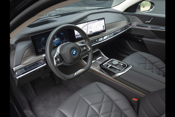 BMW i7 xDrive60 - Stoelverwarming voor + achter - Head-up Display - 106kWh