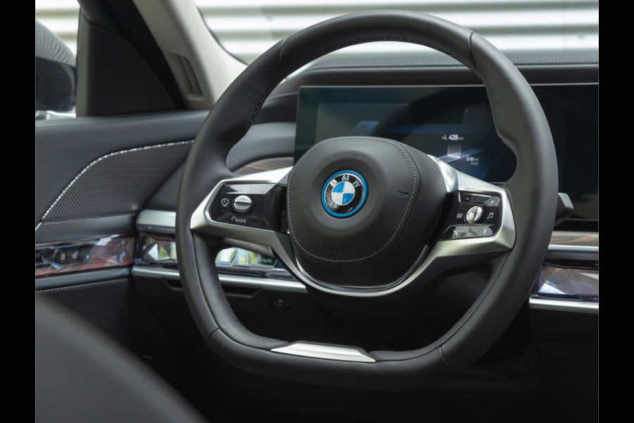 BMW i7 xDrive60 - Stoelverwarming voor + achter - Head-up Display - 106kWh