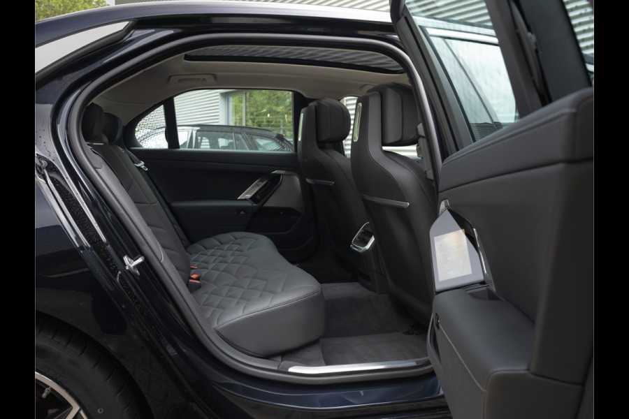 BMW i7 xDrive60 - Stoelverwarming voor + achter - Head-up Display - 106kWh