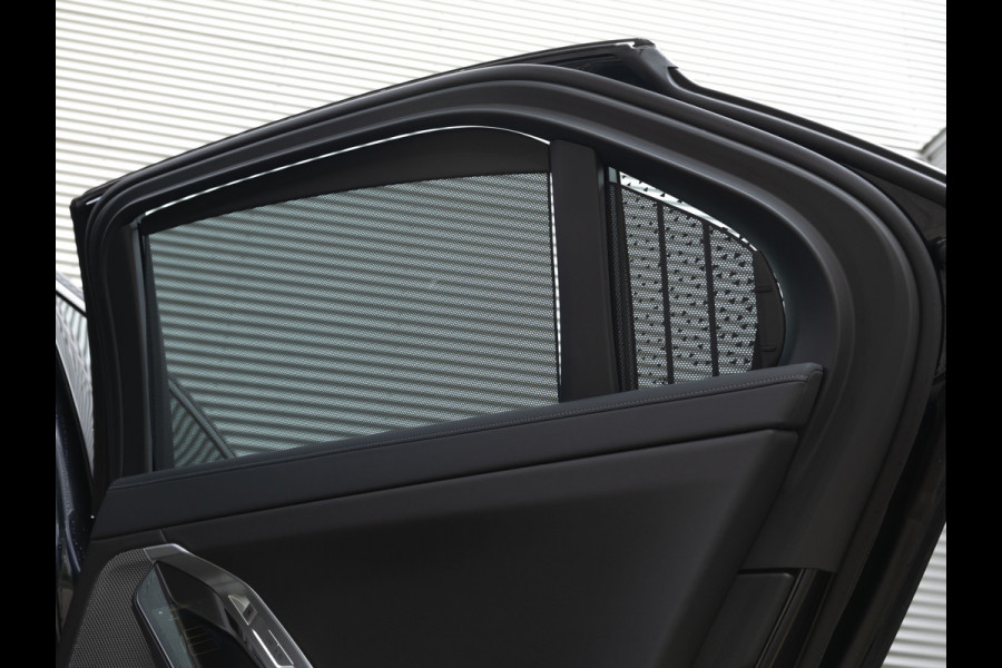 BMW i7 xDrive60 - Stoelverwarming voor + achter - Head-up Display - 106kWh