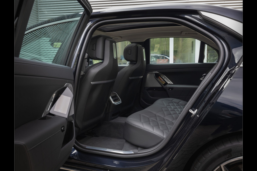 BMW i7 xDrive60 - Stoelverwarming voor + achter - Head-up Display - 106kWh
