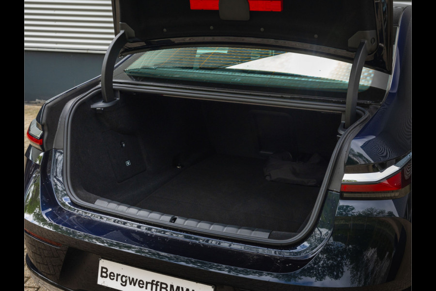 BMW i7 xDrive60 - Stoelverwarming voor + achter - Head-up Display - 106kWh