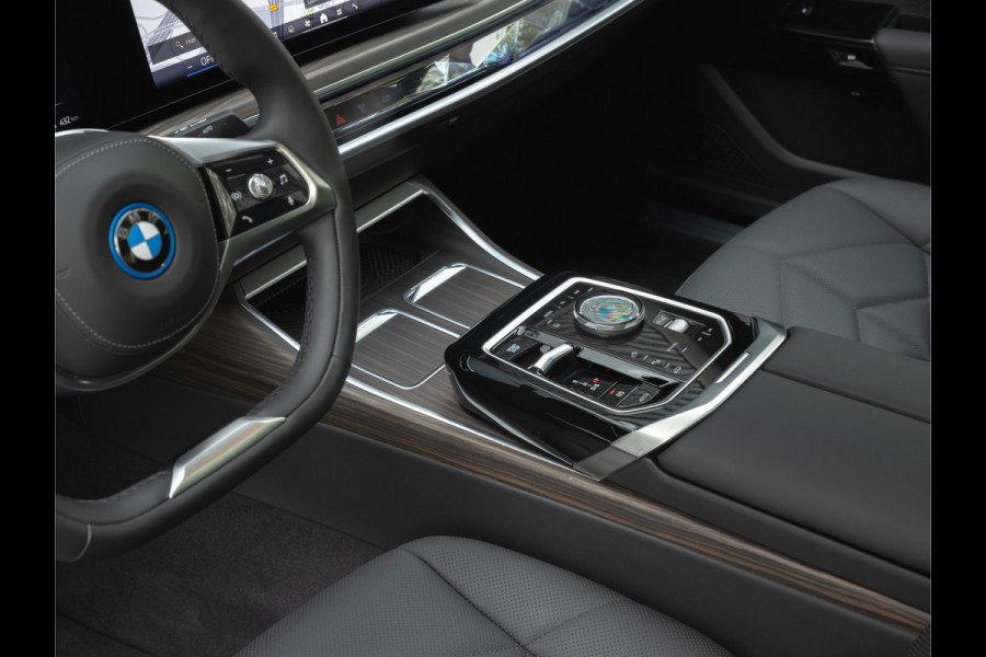 BMW i7 xDrive60 - Stoelverwarming voor + achter - Head-up Display - 106kWh