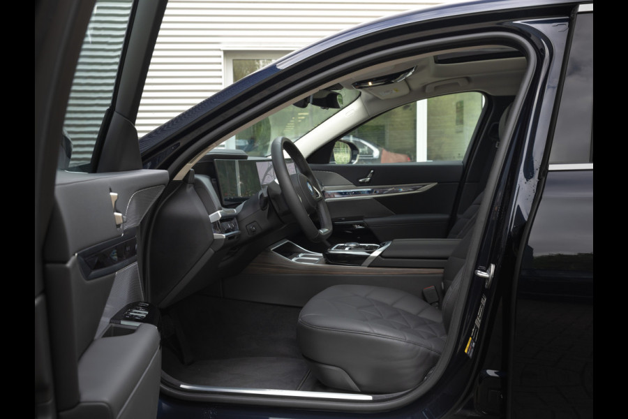 BMW i7 xDrive60 - Stoelverwarming voor + achter - Head-up Display - 106kWh
