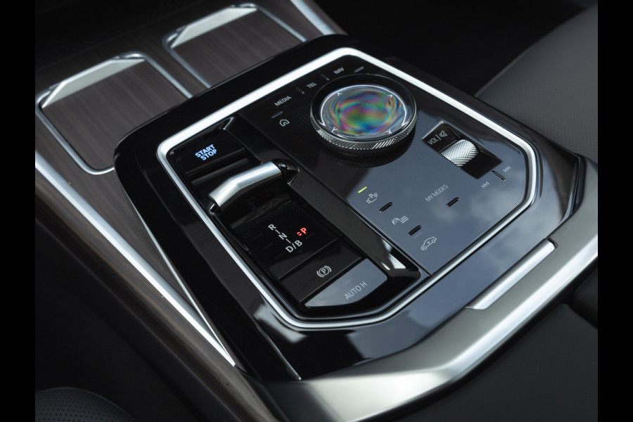 BMW i7 xDrive60 - Stoelverwarming voor + achter - Head-up Display - 106kWh