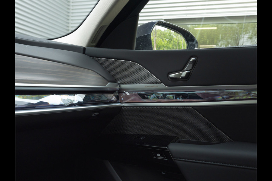 BMW i7 xDrive60 - Stoelverwarming voor + achter - Head-up Display - 106kWh
