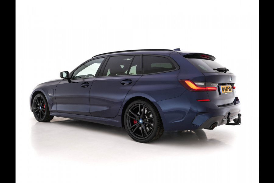 BMW 3 Serie Touring 330e Business Edition Plus M-Sportpack (INCL-BTW) *PANO | VERNASCA-FULL-LEATHER | HEAD-UP | FULL-LED | DIGI-COCKPIT | NAVI-FULLMAP | HEATED-SPORTSEATS | HIFI-SOUND | CAMERA | AMBIENT-LIGHT | TOWBAR | 19''ALU*