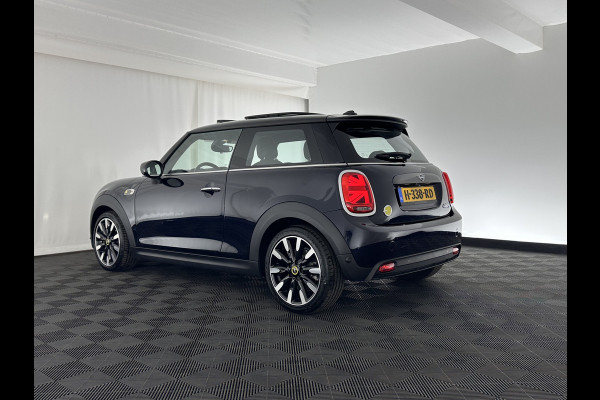 MINI Mini Electric Yours 33 kWh [ 3-Fase ] (INCL-BTW) *PANO | LUXURY-LEATHER | HARMAN/KARDON-AUDIO | FULL-LED | KEYLESS | CAMERA | NAVI-FULLMAP | DIGI-COCKPIT | DAB | HEAD-UP | HEATED-SPORTSEATS | 17"ALU*