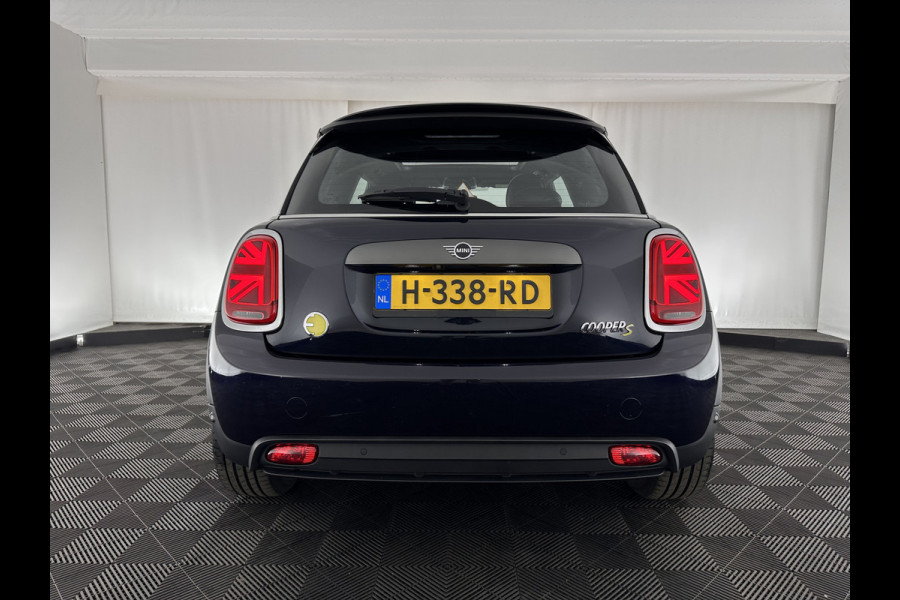 MINI Mini Electric Yours 33 kWh [ 3-Fase ] (INCL-BTW) *PANO | LUXURY-LEATHER | HARMAN/KARDON-AUDIO | FULL-LED | KEYLESS | CAMERA | NAVI-FULLMAP | DIGI-COCKPIT | DAB | HEAD-UP | HEATED-SPORTSEATS | 17"ALU*