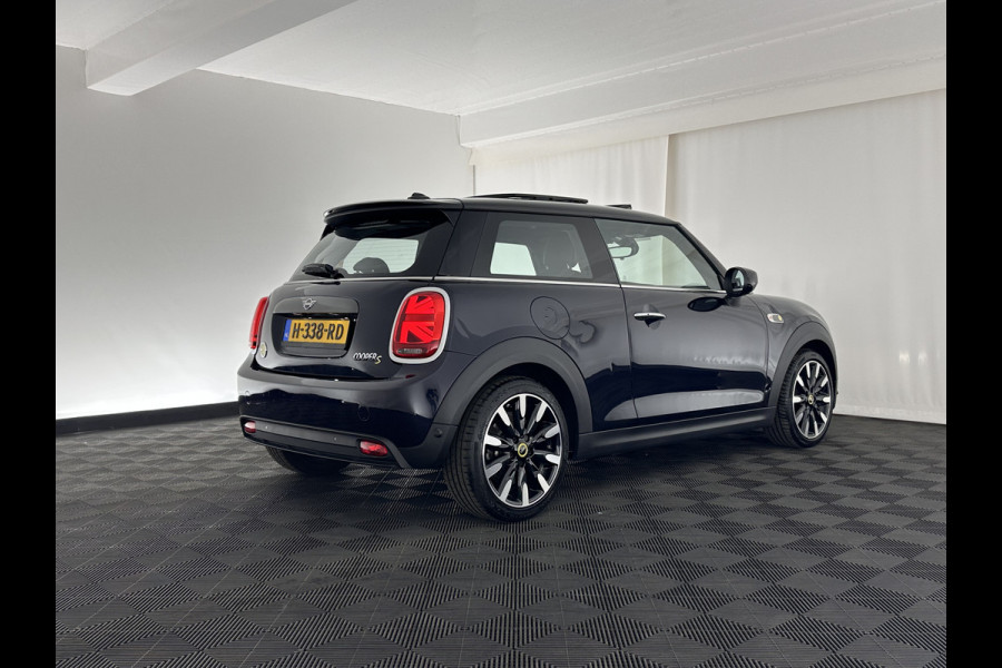 MINI Mini Electric Yours 33 kWh [ 3-Fase ] (INCL-BTW) *PANO | LUXURY-LEATHER | HARMAN/KARDON-AUDIO | FULL-LED | KEYLESS | CAMERA | NAVI-FULLMAP | DIGI-COCKPIT | DAB | HEAD-UP | HEATED-SPORTSEATS | 17"ALU*