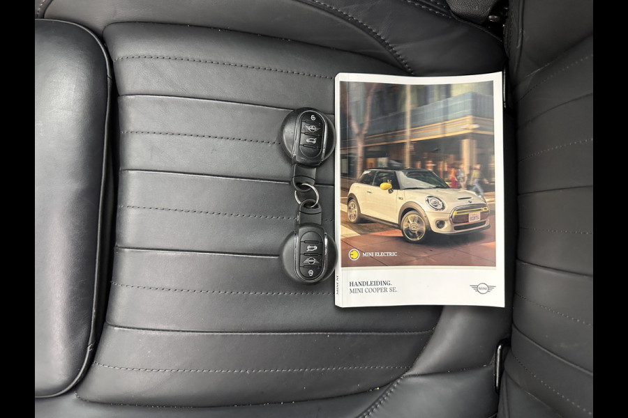 MINI Mini Electric Yours 33 kWh [ 3-Fase ] (INCL-BTW) *PANO | LUXURY-LEATHER | HARMAN/KARDON-AUDIO | FULL-LED | KEYLESS | CAMERA | NAVI-FULLMAP | DIGI-COCKPIT | DAB | HEAD-UP | HEATED-SPORTSEATS | 17"ALU*