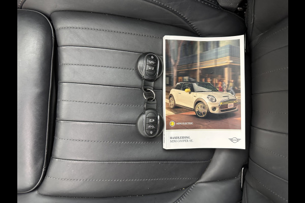 MINI Mini Electric Yours 33 kWh [ 3-Fase ] (INCL-BTW) *PANO | LUXURY-LEATHER | HARMAN/KARDON-AUDIO | FULL-LED | KEYLESS | CAMERA | NAVI-FULLMAP | DIGI-COCKPIT | DAB | HEAD-UP | HEATED-SPORTSEATS | 17"ALU*