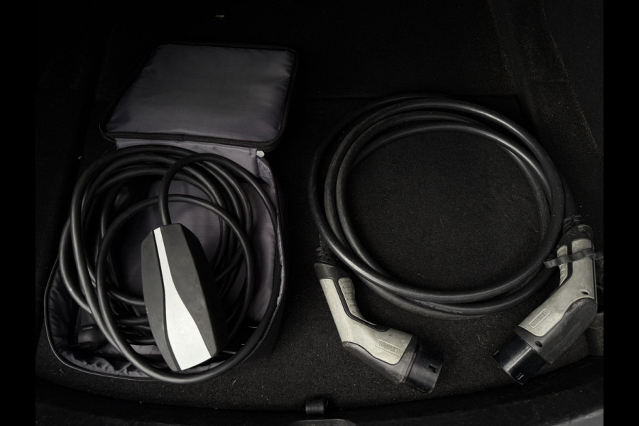 Tesla Model 3 Range Plus | Autopilot | Panorama | Leder |
