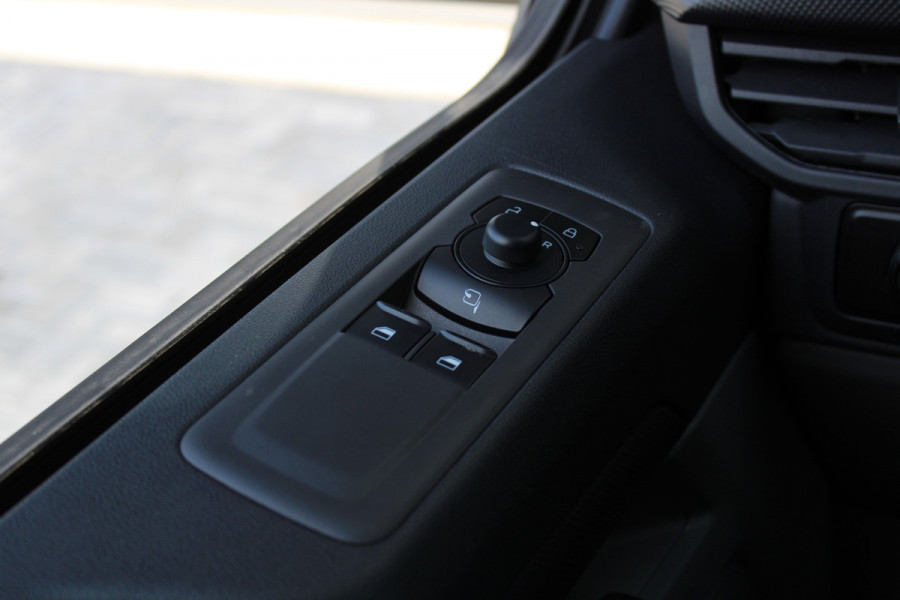 Ford Transit Custom 300 2.0 TDCI L1H1 Trend 136pk - Carplay - Android - Camera - LED - Stoelverwarming - 70l tank - Rijklaar