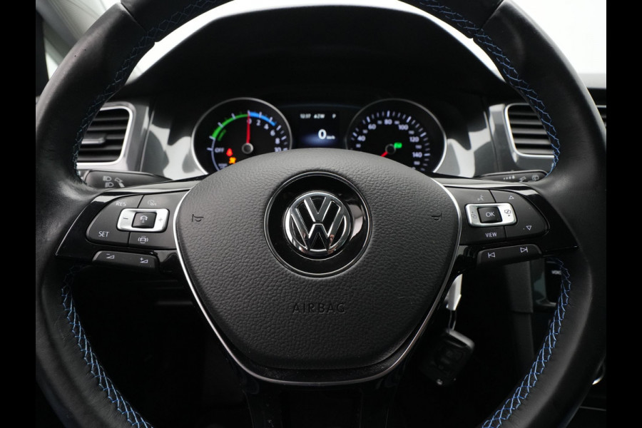 Volkswagen e-Golf E-DITION 136pk Navigatie Camera Acc Led 139