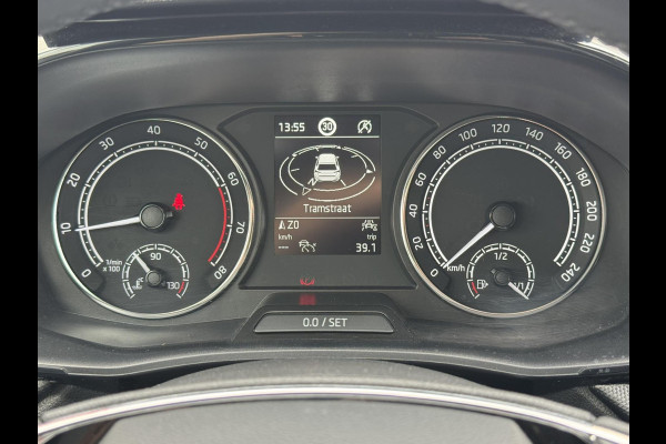 Škoda Fabia 1.0 TSI Ambition Clima Carplay Adaptive cruise Navigatie Pdc DAB radio