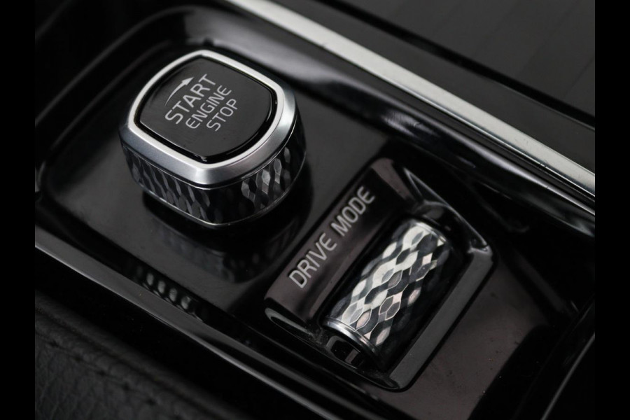 Volvo V60 2.0 T8 Recharge AWD Inscription | Panoramadak | Leder | Stoel & stuurverwarming | Camera | Adaptive cruise | Carplay | Navigatie