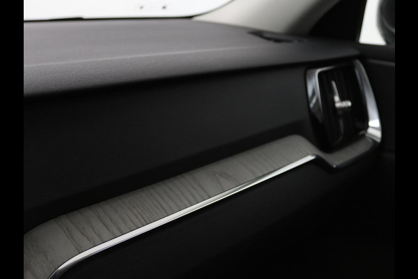 Volvo V60 2.0 T8 Recharge AWD Inscription | Panoramadak | Leder | Stoel & stuurverwarming | Camera | Adaptive cruise | Carplay | Navigatie