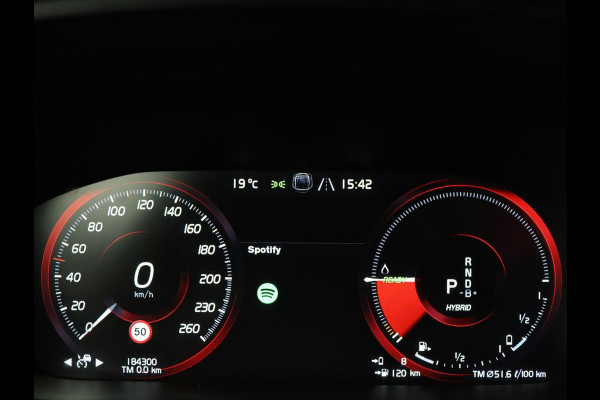 Volvo V60 2.0 T8 Recharge AWD Inscription | Panoramadak | Leder | Stoel & stuurverwarming | Camera | Adaptive cruise | Carplay | Navigatie