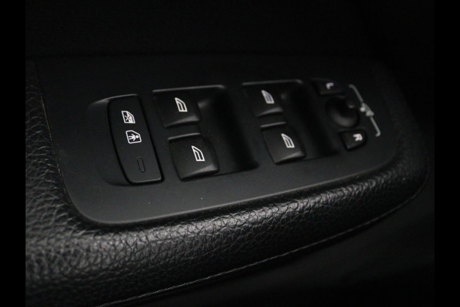Volvo V60 2.0 T8 Recharge AWD Inscription | Panoramadak | Leder | Stoel & stuurverwarming | Camera | Adaptive cruise | Carplay | Navigatie