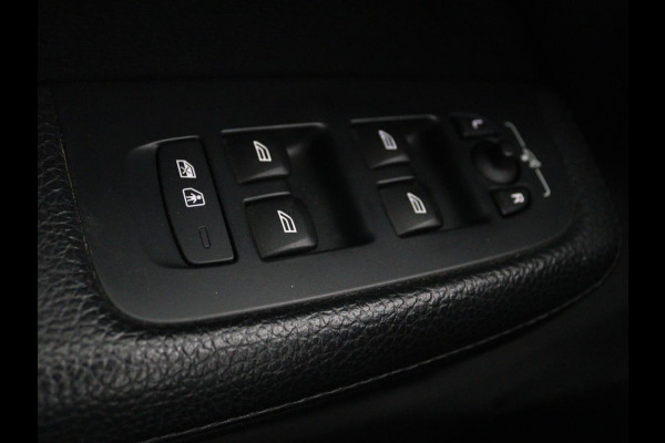 Volvo V60 2.0 T8 Recharge AWD Inscription | Panoramadak | Leder | Stoel & stuurverwarming | Camera | Adaptive cruise | Carplay | Navigatie