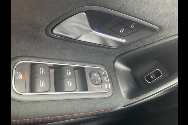 Mercedes-Benz A-Klasse 250 e AMG Line Pano Sfeerverl Stoelverw Nav/Cam Plug-in 13496KM!