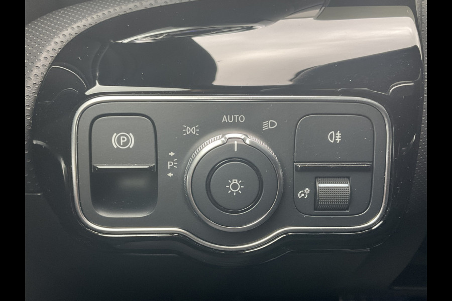 Mercedes-Benz A-Klasse 250 e AMG Line Pano Sfeerverl Stoelverw Nav/Cam Plug-in 13496KM!