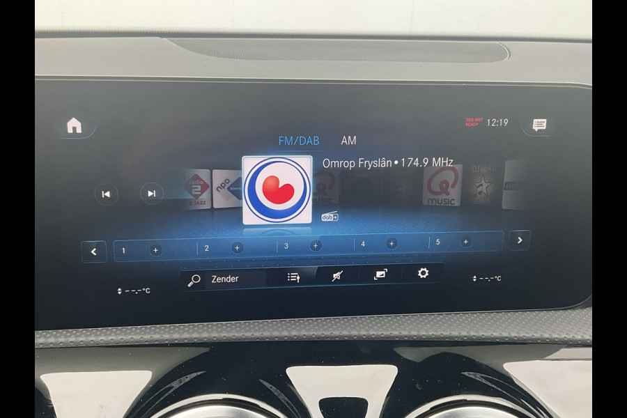 Mercedes-Benz A-Klasse 250 e AMG Line Pano Sfeerverl Stoelverw Nav/Cam Plug-in 13496KM!