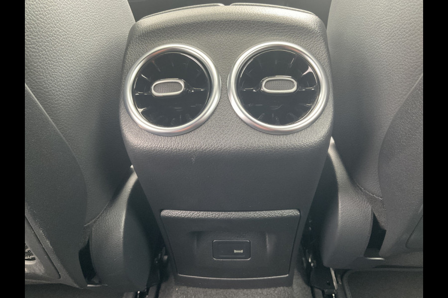 Mercedes-Benz A-Klasse 250 e AMG Line Pano Sfeerverl Stoelverw Nav/Cam Plug-in 13496KM!