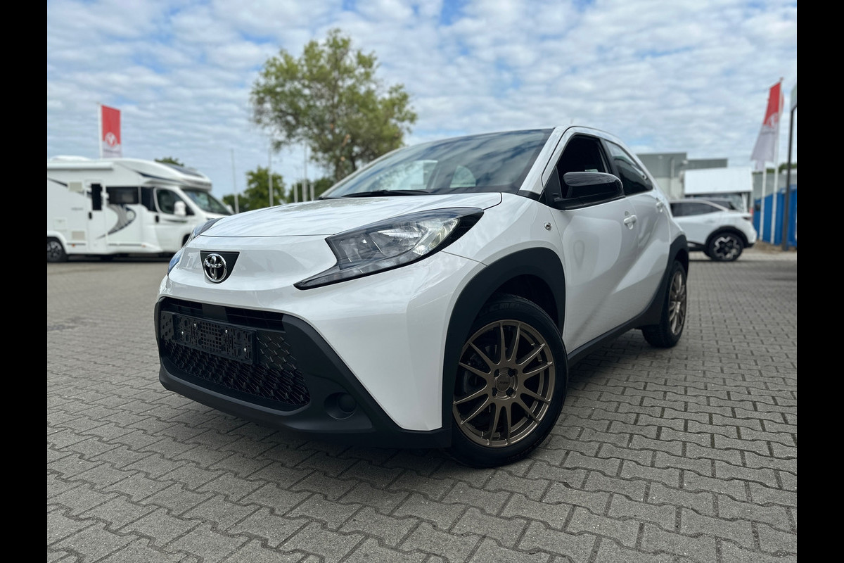 Toyota Aygo X 1.0 VVT-i Play Automaat (BOVAG/RIJKLAARPRIJS) Toyota Aygo X 1.0 VVT-i Play Automaat (BOVAG/RIJKLAARPRIJS)