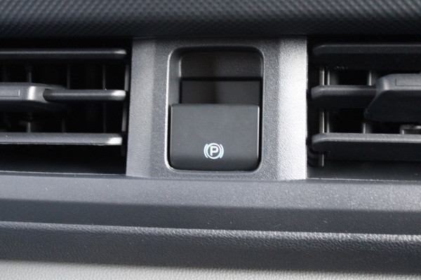 Ford Transit Custom 320 2.0 TDCI L2H1 Trend 170pk - Carplay - Android - Camera - LED - Stoelverwarming - 70l tank - Rijklaar