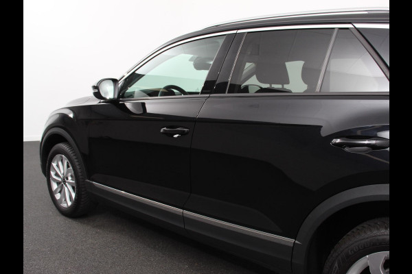 Volkswagen T-Roc 1.5 TSI 150pk DSG Style Navigatie Apple Carplay/Android Auto Camera Parkeersensoren Adaptive Cruise Control Stoelverwarming Virtual Cockpit  Getinte ramen Climate Control