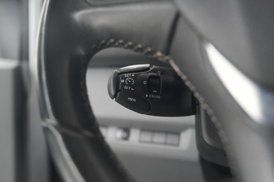 Peugeot Expert 2.0 BlueHDI 180 Automaat Standard Premium | Standkachel | Trekhaak | Head-Up Display | Camera | Apple Carplay | Laadruimte Betimmering