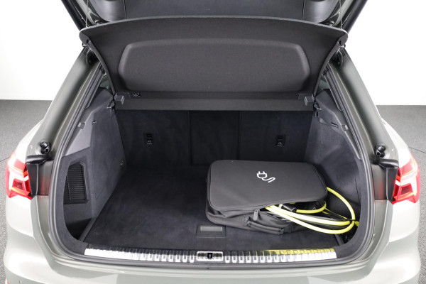 Audi Q3 45 TFSI e S edition 245PK Automaat | Panorama dak | Lederen bekleding | 20 "LM velgen | Adaptieve cruise control |
