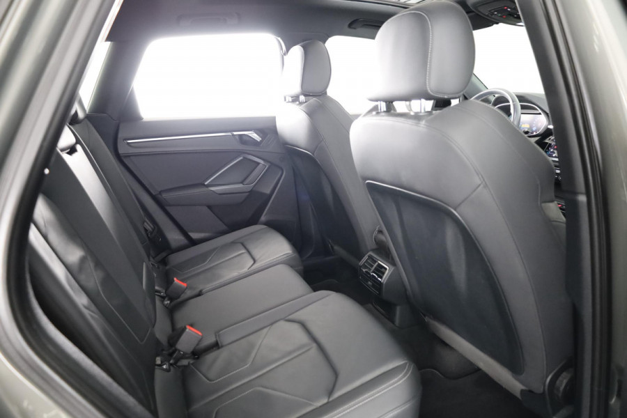 Audi Q3 45 TFSI e S edition 245PK Automaat | Panorama dak | Lederen bekleding | 20 "LM velgen | Adaptieve cruise control |