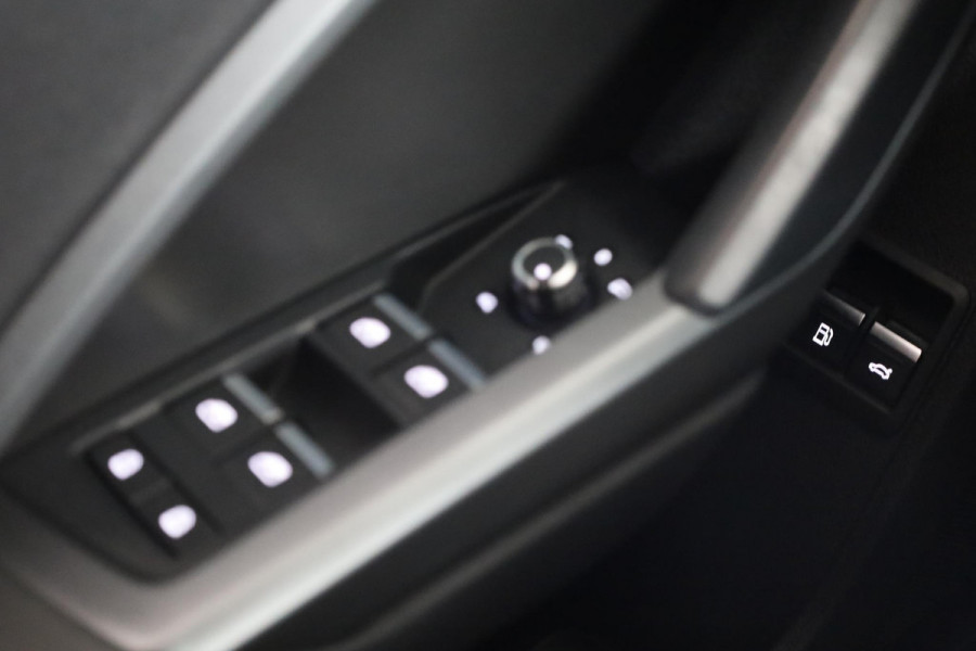 Audi Q3 45 TFSI e S edition 245PK Automaat | Panorama dak | Lederen bekleding | 20 "LM velgen | Adaptieve cruise control |