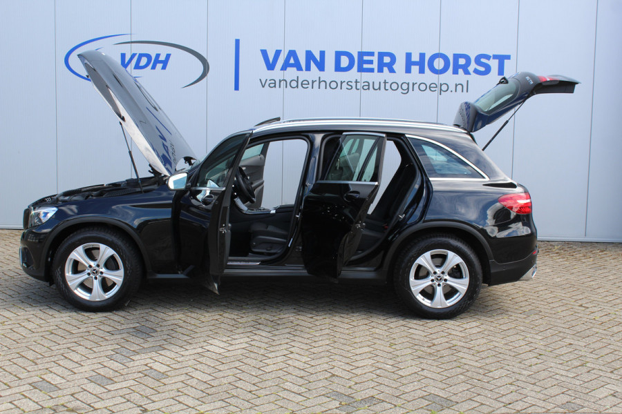 Mercedes-Benz GLC 250-211pk 4MATIC 'Premium'. AUTOMAAT ! Nette 4-wiel aangedreven wagen, trekgewicht 2.400kg ! Autm. airco, navigatie, telefoonvoorb., camera, comfortstoelen, elektr. achterklep, elektr. trekhaak, metallic lak, LM wielen, LED verlichting, etc, etc.