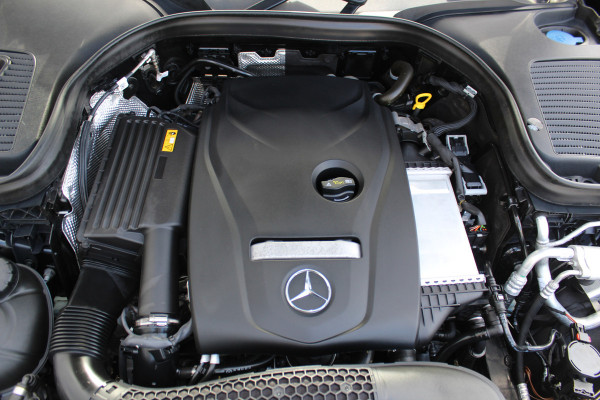 Mercedes-Benz GLC 250-211pk 4MATIC 'Premium'. AUTOMAAT ! Nette 4-wiel aangedreven wagen, trekgewicht 2.400kg ! Autm. airco, navigatie, telefoonvoorb., camera, comfortstoelen, elektr. achterklep, elektr. trekhaak, metallic lak, LM wielen, LED verlichting, etc, etc.