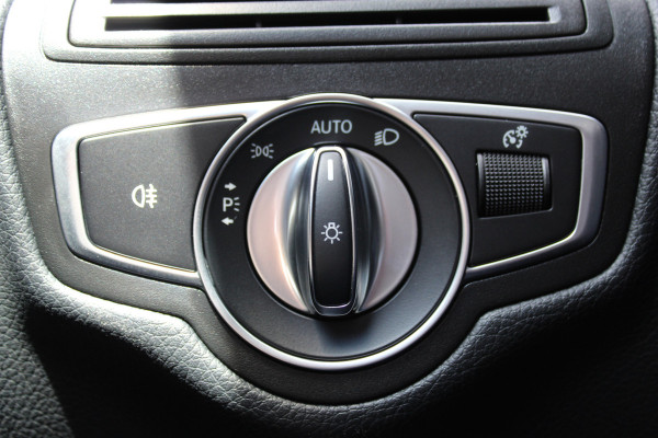 Mercedes-Benz GLC 250-211pk 4MATIC 'Premium'. AUTOMAAT ! Nette 4-wiel aangedreven wagen, trekgewicht 2.400kg ! Autm. airco, navigatie, telefoonvoorb., camera, comfortstoelen, elektr. achterklep, elektr. trekhaak, metallic lak, LM wielen, LED verlichting, etc, etc.