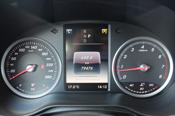 Mercedes-Benz GLC 250-211pk 4MATIC 'Premium'. AUTOMAAT ! Nette 4-wiel aangedreven wagen, trekgewicht 2.400kg ! Autm. airco, navigatie, telefoonvoorb., camera, comfortstoelen, elektr. achterklep, elektr. trekhaak, metallic lak, LM wielen, LED verlichting, etc, etc.