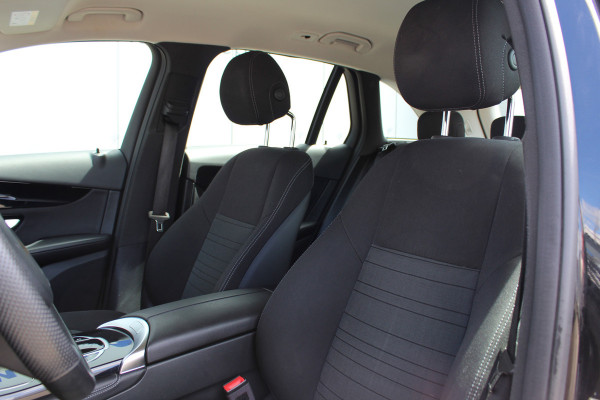 Mercedes-Benz GLC 250-211pk 4MATIC 'Premium'. AUTOMAAT ! Nette 4-wiel aangedreven wagen, trekgewicht 2.400kg ! Autm. airco, navigatie, telefoonvoorb., camera, comfortstoelen, elektr. achterklep, elektr. trekhaak, metallic lak, LM wielen, LED verlichting, etc, etc.