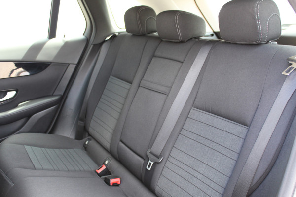Mercedes-Benz GLC 250-211pk 4MATIC 'Premium'. AUTOMAAT ! Nette 4-wiel aangedreven wagen, trekgewicht 2.400kg ! Autm. airco, navigatie, telefoonvoorb., camera, comfortstoelen, elektr. achterklep, elektr. trekhaak, metallic lak, LM wielen, LED verlichting, etc, etc.