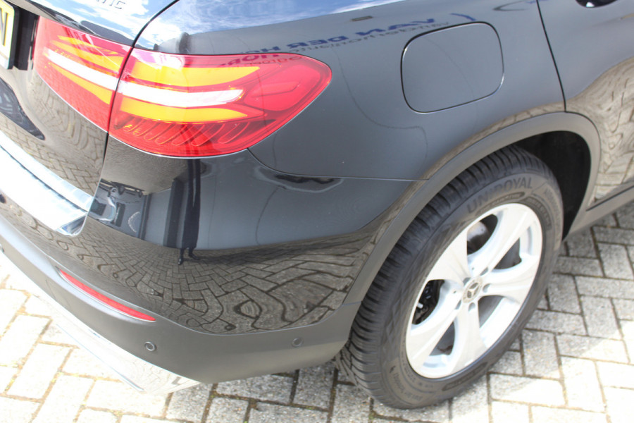 Mercedes-Benz GLC 250-211pk 4MATIC 'Premium'. AUTOMAAT ! Nette 4-wiel aangedreven wagen, trekgewicht 2.400kg ! Autm. airco, navigatie, telefoonvoorb., camera, comfortstoelen, elektr. achterklep, elektr. trekhaak, metallic lak, LM wielen, LED verlichting, etc, etc.