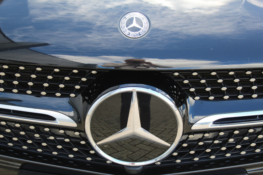 Mercedes-Benz GLC 250-211pk 4MATIC 'Premium'. AUTOMAAT ! Nette 4-wiel aangedreven wagen, trekgewicht 2.400kg ! Autm. airco, navigatie, telefoonvoorb., camera, comfortstoelen, elektr. achterklep, elektr. trekhaak, metallic lak, LM wielen, LED verlichting, etc, etc.