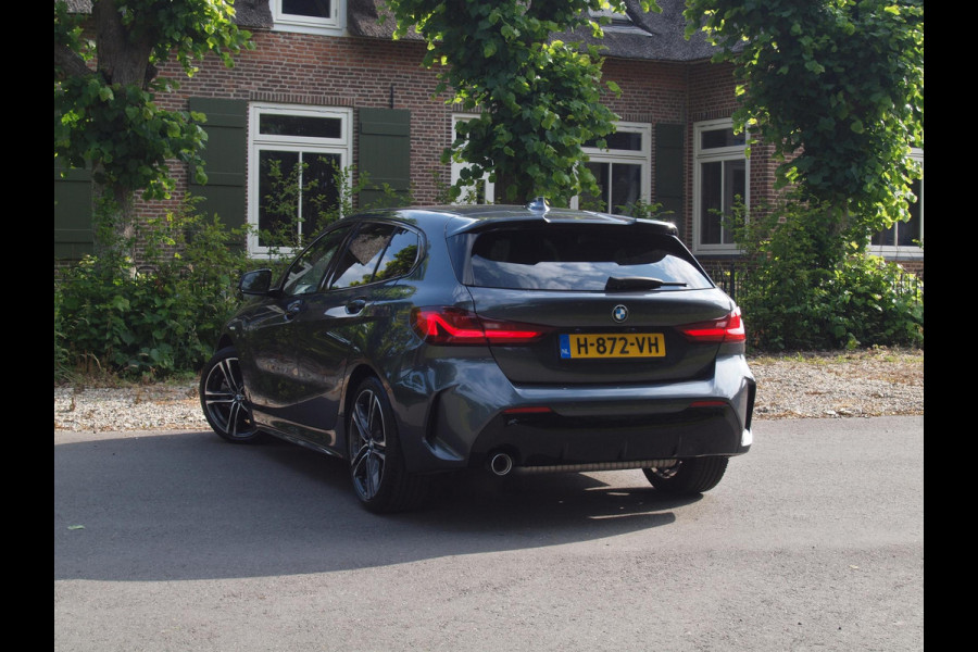 BMW 1-serie 118i High Executive Edition | M-pakket | Camera | Apple Carplay | Harman Kardon | Automaat |