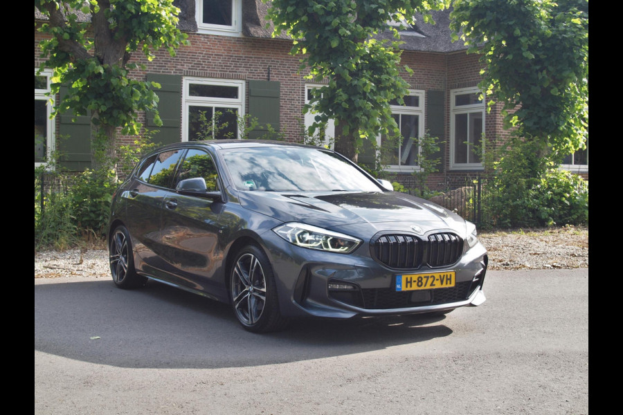 BMW 1-serie 118i High Executive Edition | M-pakket | Camera | Apple Carplay | Harman Kardon | Automaat |