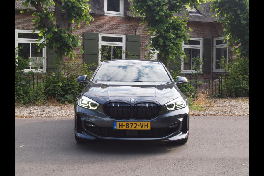 BMW 1-serie 118i High Executive Edition | M-pakket | Camera | Apple Carplay | Harman Kardon | Automaat |