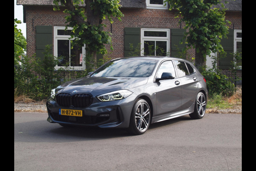 BMW 1-serie 118i High Executive Edition | M-pakket | Camera | Apple Carplay | Harman Kardon | Automaat |