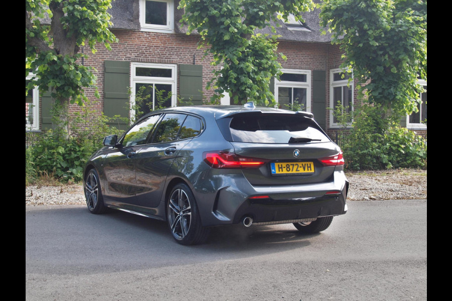 BMW 1-serie 118i High Executive Edition | M-pakket | Camera | Apple Carplay | Harman Kardon | Automaat |